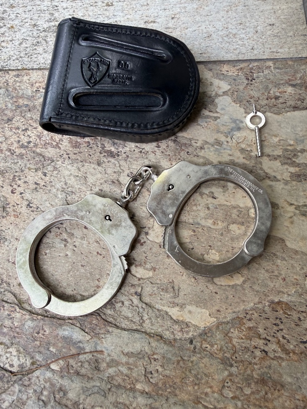 Vintage 80’s Correctional Officer’s Peerless Handcuff Co. Key Case Serial No.USA